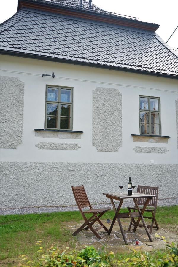 Baroque Chaplain House Kaplanka 1796 A. D. - Historical Luxury Apts In Bohemian Paradise Zelezny Brod Ngoại thất bức ảnh